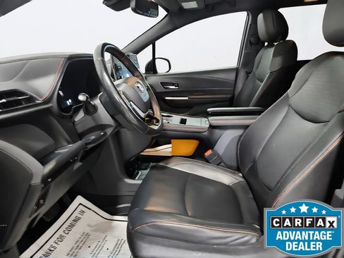 Used 2022 Toyota Sienna XSE FWD image 17