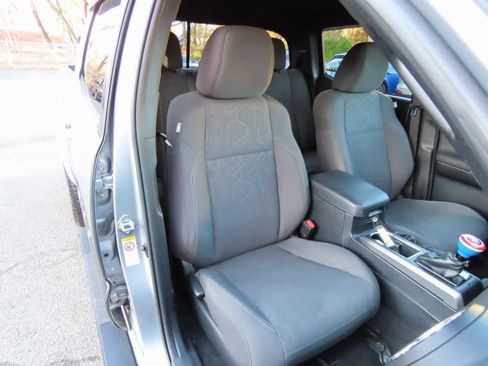 Used 2019 Toyota Tacoma TRD Sport image 18