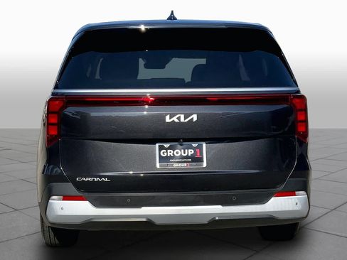 Used 2026 Kia Carnival FWD image 5