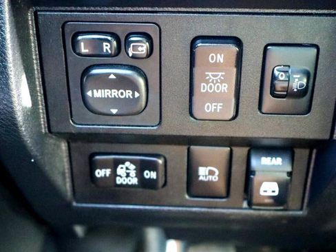 Used 2018 Toyota Tundra Platinum image 23