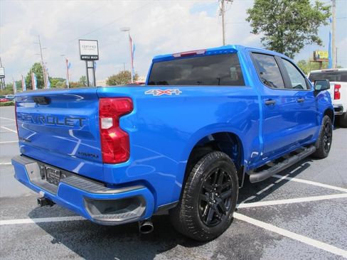 Used 2025 Chevrolet Silverado 1500 Custom w/ Turbomax Blackout Package AWD/4WD image 3