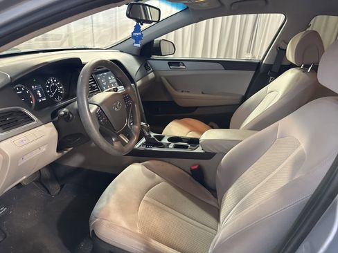 Used 2017 Hyundai Sonata SE image 16