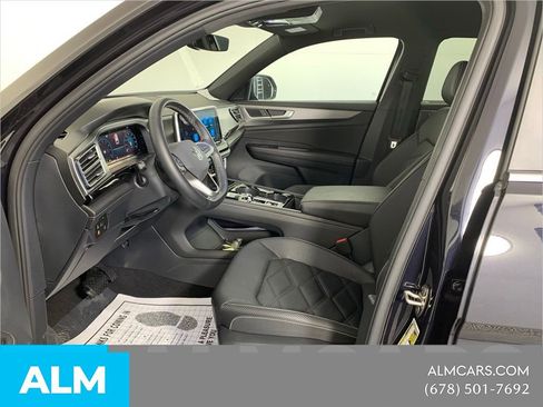 Used 2025 Volkswagen Atlas Cross Sport SE FWD image 11