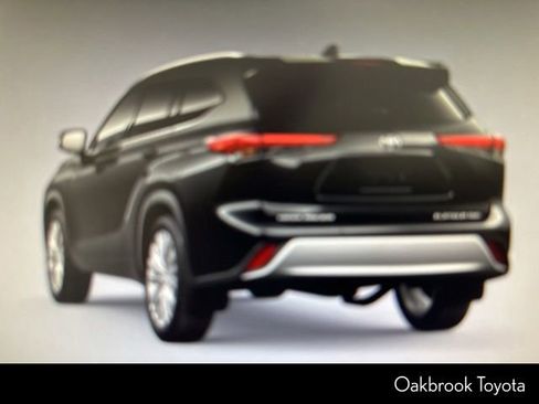 Used 2026 Toyota Highlander Platinum AWD/4WD image 3