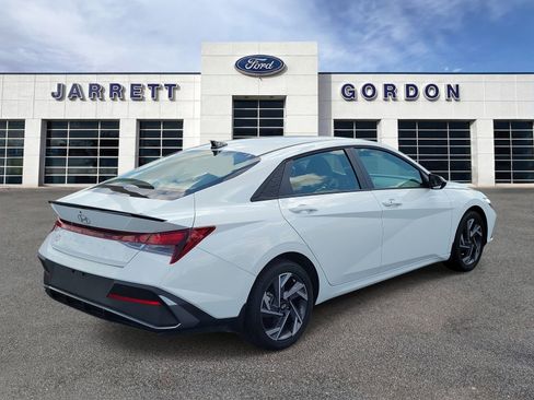 Used 2025 Hyundai Elantra Sport w/ Cargo Package FWD image 4