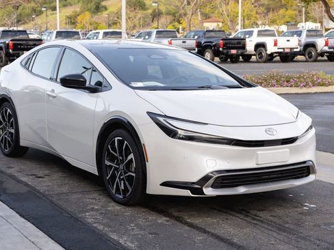 Used 2024 Toyota Prius Prime image 3