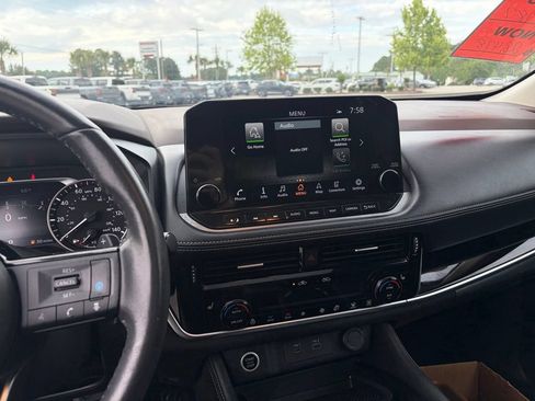 Certified 2023 Nissan Rogue SL w/ SL Premium Package FWD image 17
