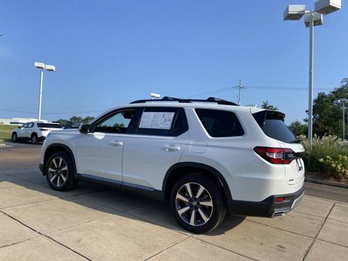 Used 2025 Honda Pilot Elite image 8
