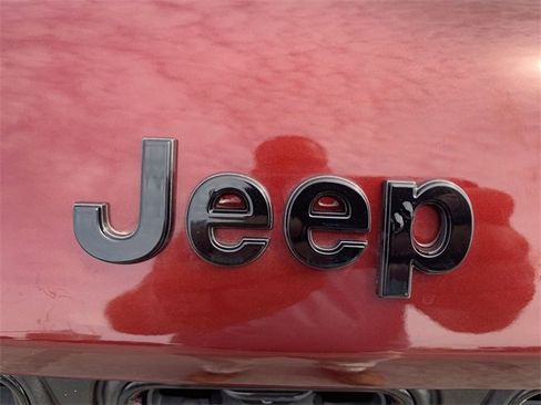 Used 2023 Jeep Grand Cherokee Altitude image 29