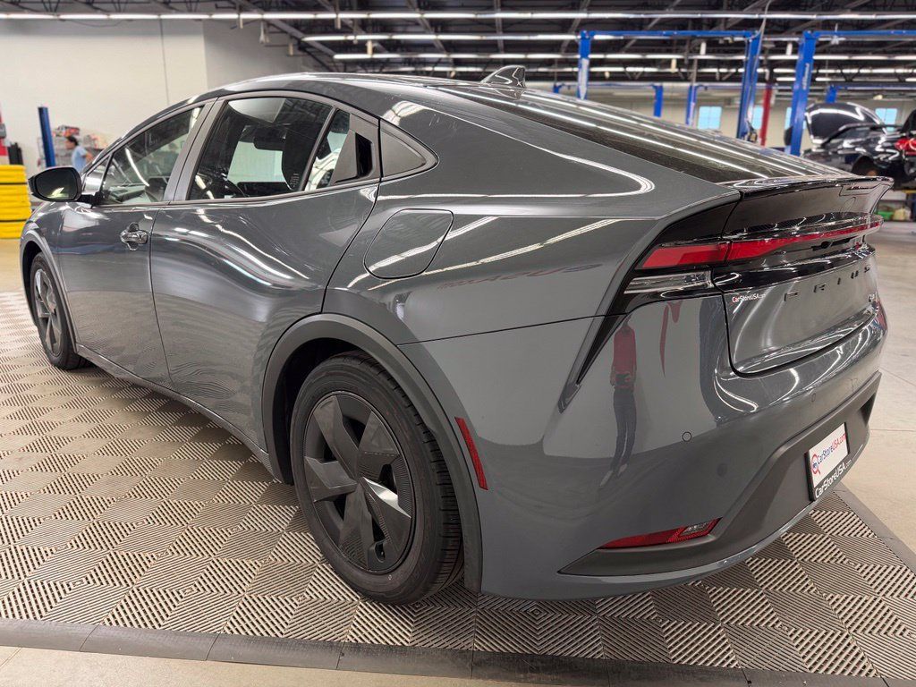 Used 2025 Toyota Prius LE FWD image 5