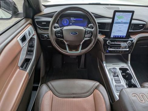 Used 2021 Ford Explorer King Ranch w/ Premium Technology Package RWD image 19