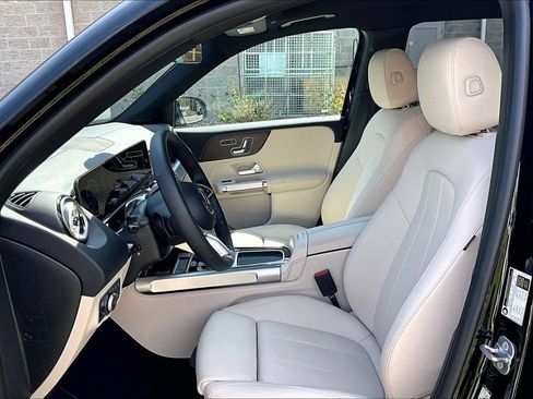 Used 2026 Mercedes-Benz GLB 250 4MATIC image 27