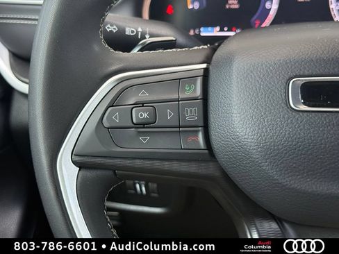 Used 2025 Jeep Grand Cherokee L Laredo RWD image 28