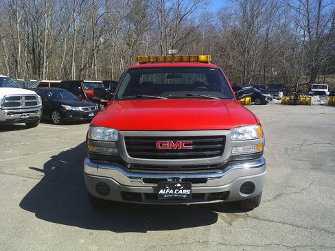 Used 2004 GMC Sierra 2500 W/T w/ Heavy-Duty Power Package image 2
