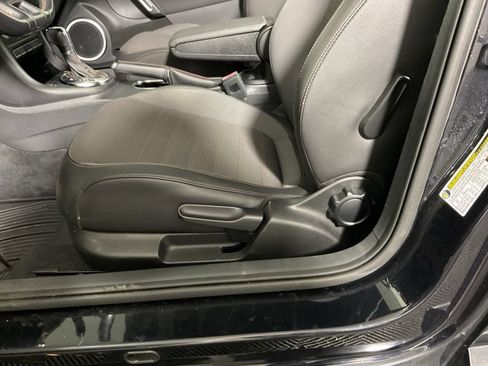 Used 2013 Volkswagen Beetle Turbo FWD image 20
