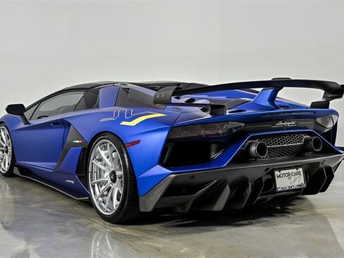Used 2021 Lamborghini Aventador SVJ AWD/4WD image 14