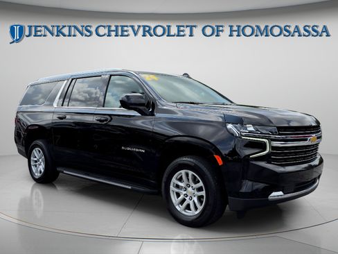 Used 2024 Chevrolet Suburban LT RWD image 2