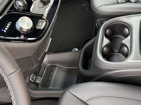 New 2026 Chrysler Pacifica Select image 25