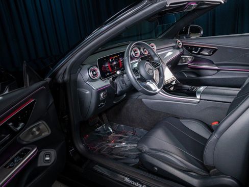 Used 2025 Mercedes-Benz CLE 300 4MATIC Cabriolet image 15