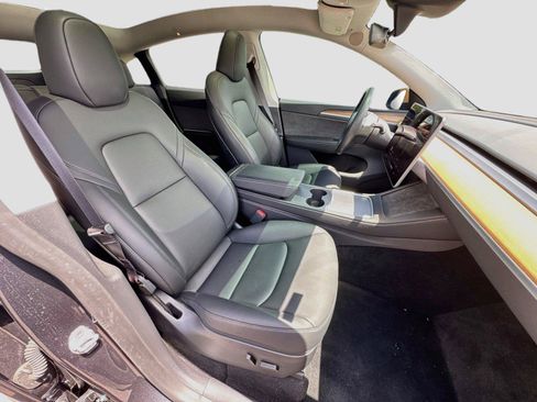 Used 2025 Tesla Model Y Long Range RWD image 15