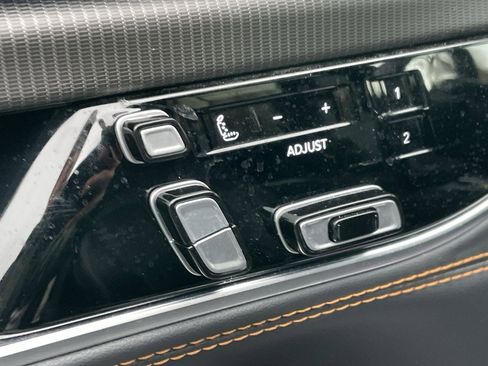 Used 2025 Jeep Grand Wagoneer Series III w/ Rear Seat Video Group 1 image 12