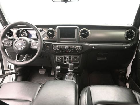 Used 2023 Jeep Gladiator Sport AWD/4WD image 16