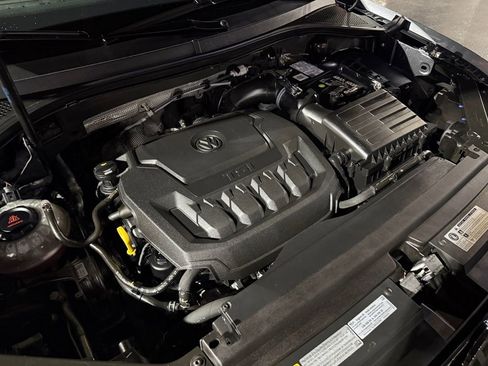 Used 2018 Volkswagen Tiguan SE w/ Panoramic Sunroof Package image 38