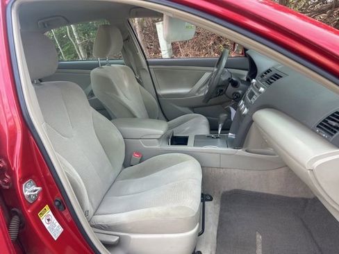 Used 2011 Toyota Camry LE image 9