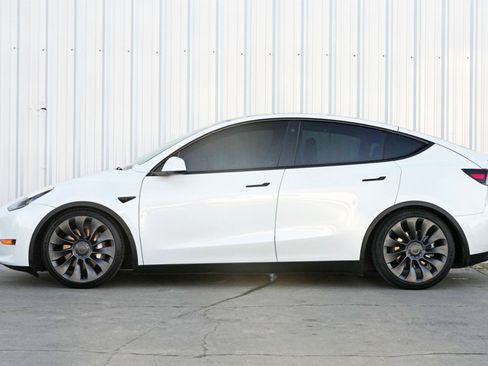 Used 2021 Tesla Model Y Long Range image 9