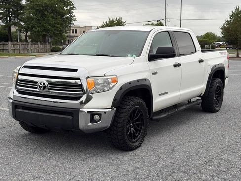 Used 2016 Toyota Tundra SR5 w/ TRD Off Road Package AWD/4WD image 4