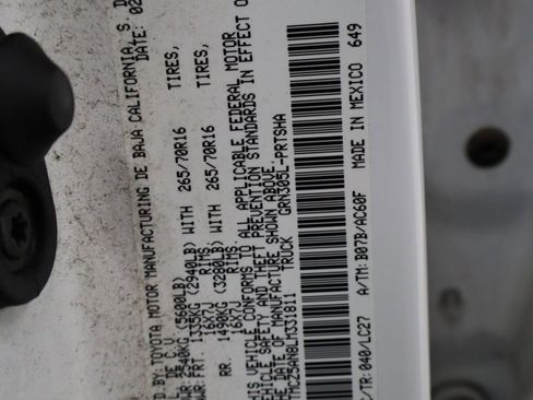 Used 2020 Toyota Tacoma TRD Off-Road w/ TRD Premium Off Road Package image 32