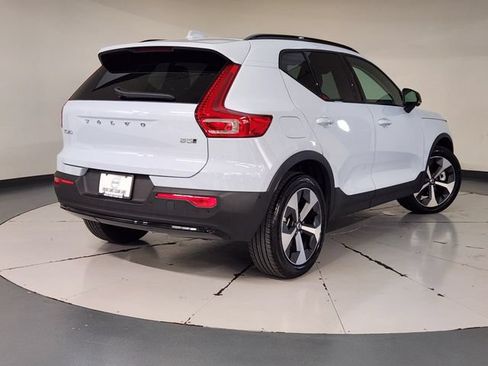 Certified 2026 Volvo XC40 B5 Plus AWD/4WD image 2