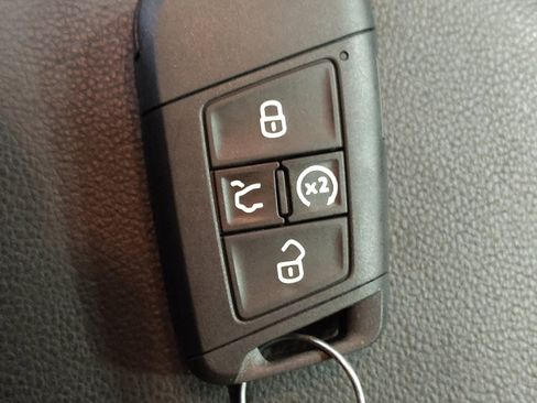 Used 2019 Volkswagen Jetta SE w/ Cold Weather Package FWD image 32