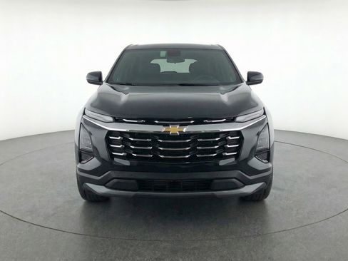 Used 2025 Chevrolet Equinox LT image 2