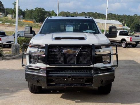 Used 2024 Chevrolet Silverado 2500 LT AWD/4WD image 9