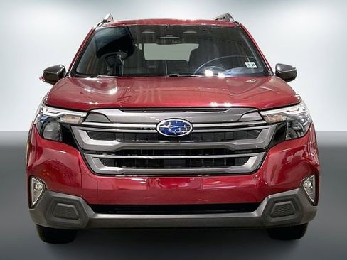 Used 2025 Subaru Forester Premium image 2