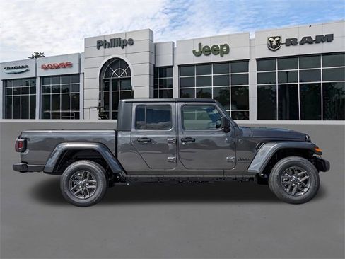 New 2025 Jeep Gladiator Sport image 2