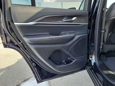 New 2026 Jeep Grand Cherokee Altitude image 5