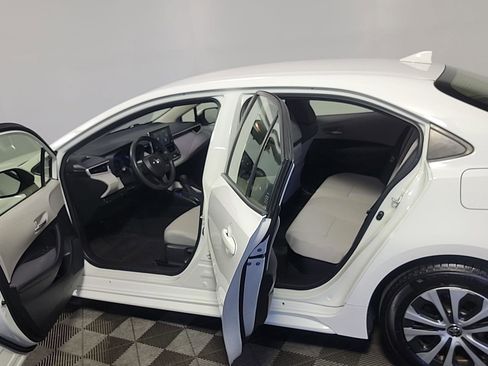Used 2020 Toyota Corolla LE FWD image 15