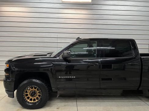 Used 2018 Chevrolet Silverado 1500 LT w/ All Star Edition AWD/4WD image 3