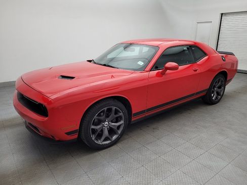 Used 2017 Dodge Challenger SXT image 2