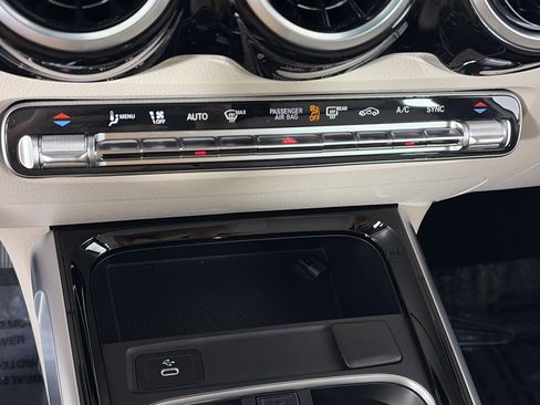 Certified 2025 Mercedes-Benz GLB 250 4MATIC image 21