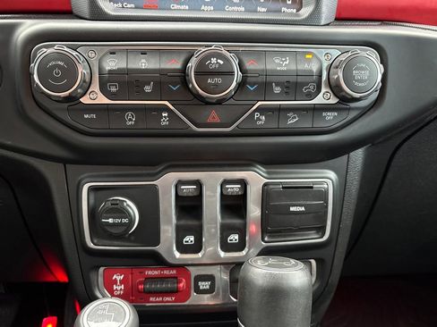Used 2018 Jeep Wrangler Rubicon AWD/4WD image 15