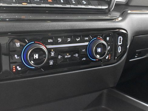 Used 2025 Chevrolet Silverado 2500 ZR2 w/ Technology Package image 20