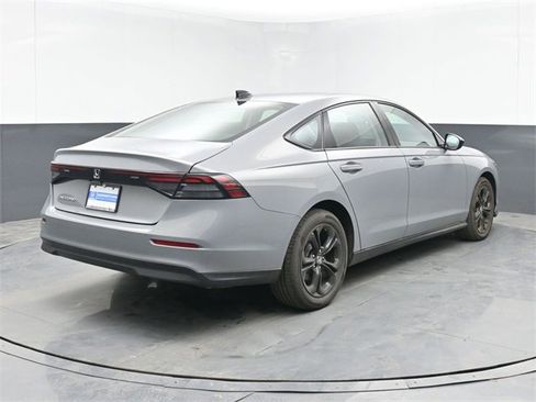 Used 2025 Honda Accord SE image 10