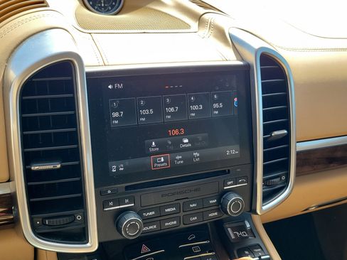 Used 2017 Porsche Cayenne Platinum Edition image 28