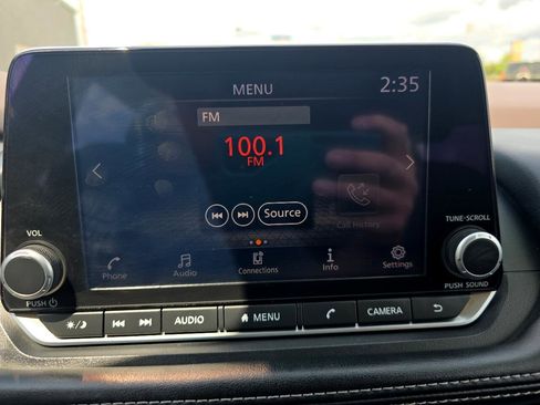 Used 2023 Nissan Rogue S image 26