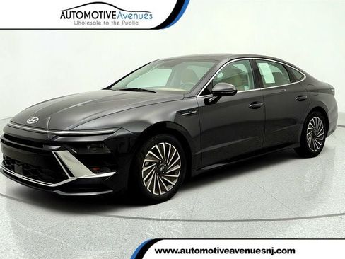 Used 2025 Hyundai Sonata Limited FWD image 1