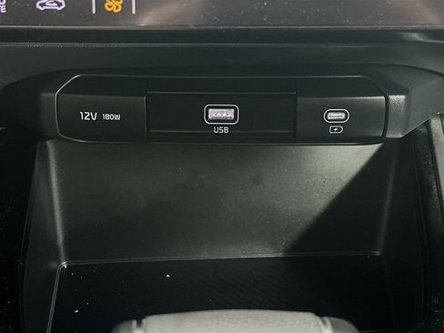 Used 2023 Kia Niro LX image 26