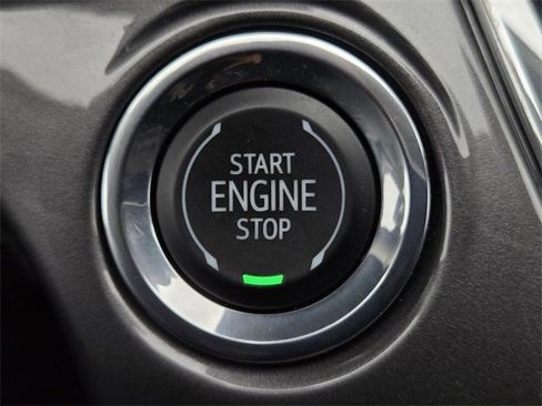 Used 2025 Chevrolet Trax ACTIV w/ Sunroof Package image 27